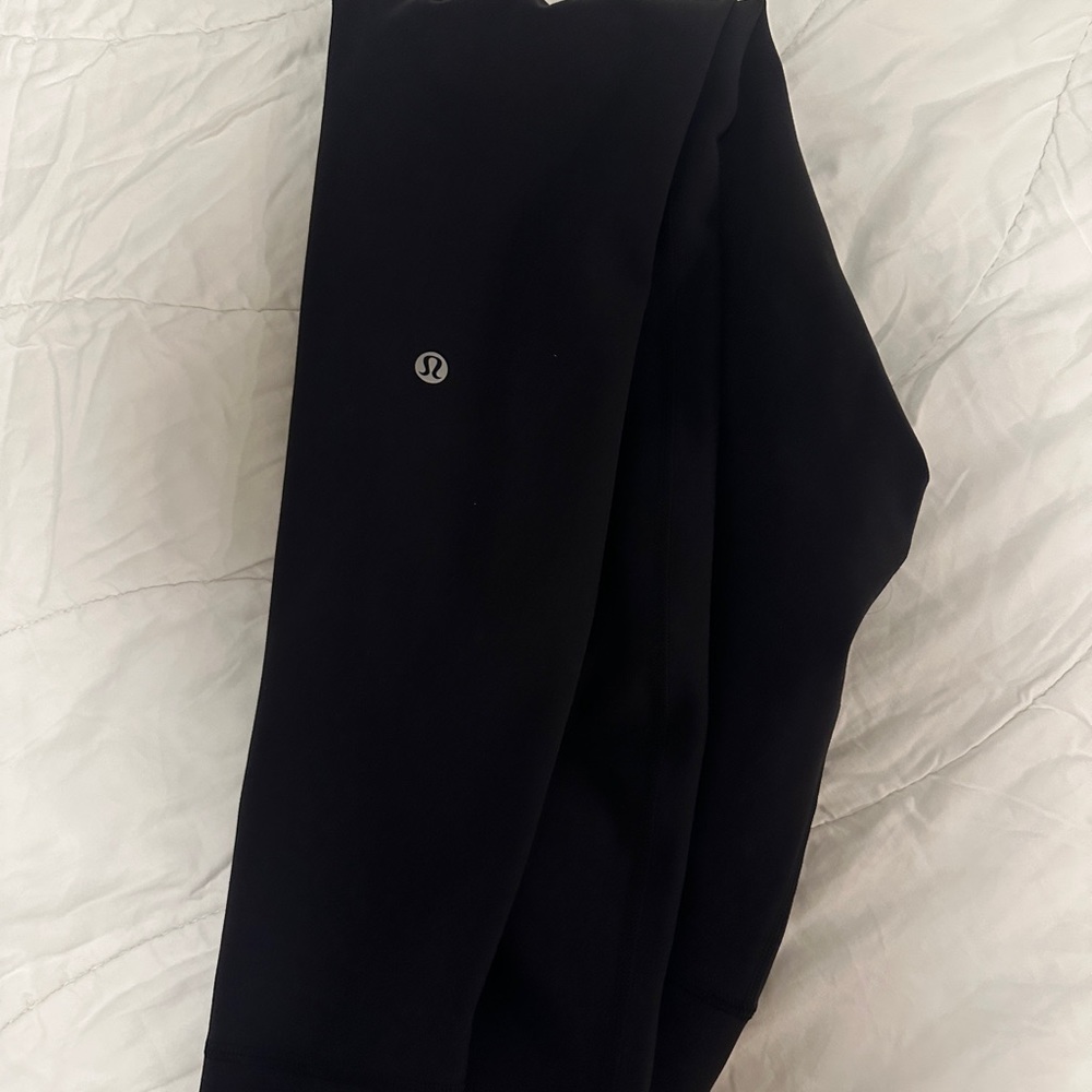 BRAND NEW LULULEMON WUNDER TRAIN 28inch leggings